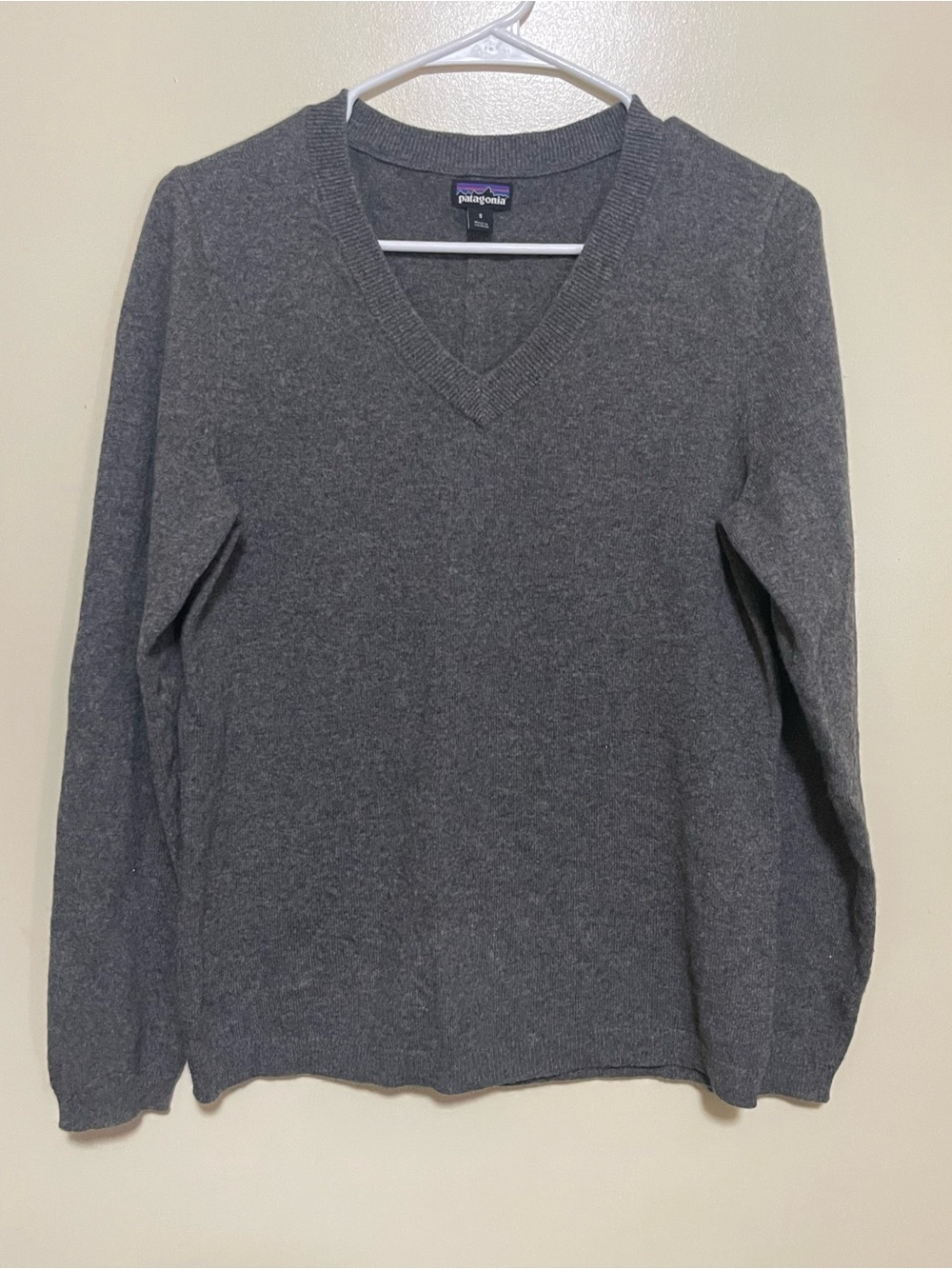 Patagonia Men's Cashmere Blend Charcoal V-Neck Sweater